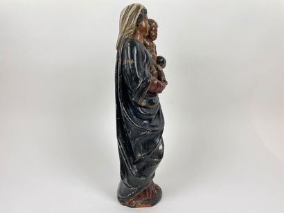 FLANDRES "Vierge à l'Enfant", probablement XVIIIe, groupe en bois sculpté et polychromé,...