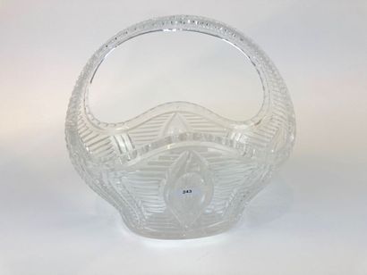 null Panier ovale, XXe, cristal taillé, l. 26 cm.