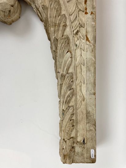 null Bel élément décoratif en console à volute, XIXe, bois sculpté et laqué, 66,5x48...