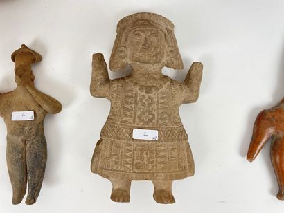 null Set of four ceramic statuettes and a fragment (head), h. 22-9 cm [some chips].

Presumed...