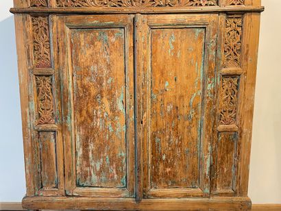 null Indian furniture with two doors, 20th century, richly carved wood and formerly...