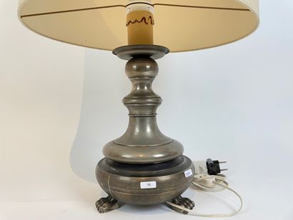 null Table lamp with baluster shaft on claw feet, 20th century, silver-plated metal,...