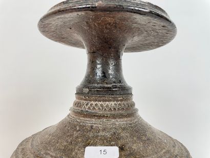 ASIE DU SUD-EST Vase de temple en céramique glaçurée, h. 30 cm [petits éclats, restaurations...