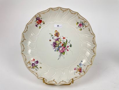 TOURNAI / LA HAYE Small oval dish with twisted ribs and decoration of a bouquet in...