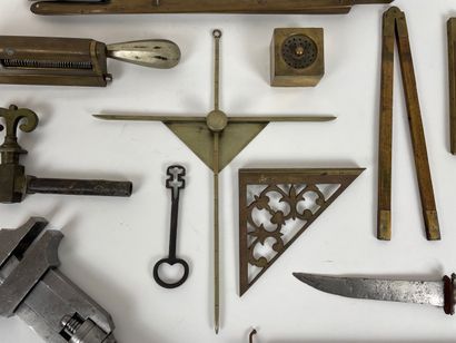 null Lot of curiosities, twelve pieces (caliper, knife, piston flute, tap, wrench,...