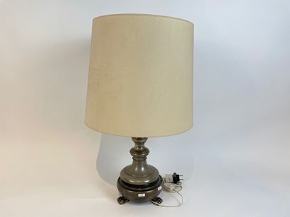 Lampe de table à fût en balustre sur pieds-griffes,...