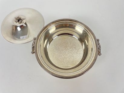 SIVAR Légumier, plats rond et ovale en suite à filet perlé, XXe, métal argenté, poinçons,...