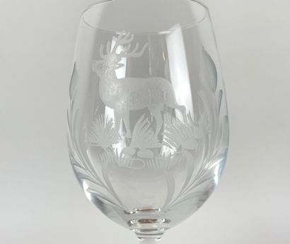 ARC - FRANCE Suite de quatre verres à décor cynégétique, XXe, cristal gravé, marque,...