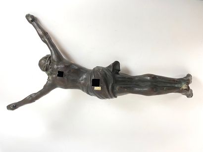 null Corpus Christi, XXe, bronze à patine mordorée, h. 80 cm.