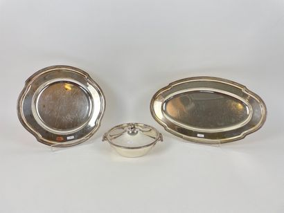 SIVAR Légumier, plats rond et ovale en suite à filet perlé, XXe, métal argenté, poinçons,...