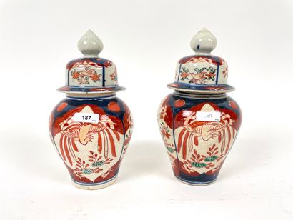 CHINE Deux paires de potiches Imari et de vases Nankin miniatures, République / début...