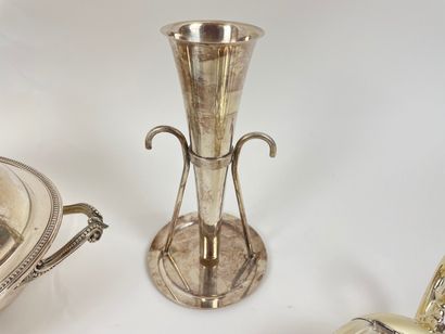 null Lot d'argenterie (métal argenté) : vase en cratère, épergne, légumier, sucrier,...