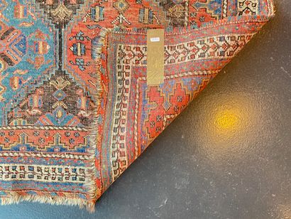 null Tapis persan de type Shiraz à motifs stylisés polychromes, 185x146 cm env. [fortes...