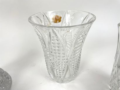 VAL-SAINT-LAMBERT et div. Ensemble de sept vases, XXe, cristal et verre, marque et/ou...