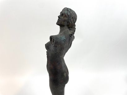 ÉCOLE FRANÇAISE "Nymphe", XIXe, figure en cuivre patiné, h. 45 cm [altérations, accidents...