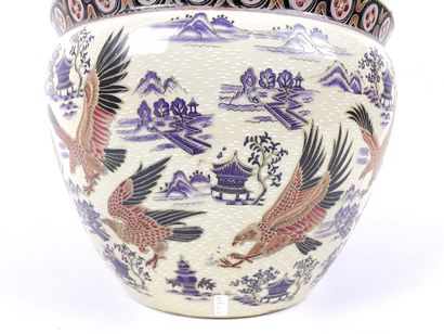 null Bassin à carpes à décor polychrome dans le goût du Japon, début XXe, porcelaine,...