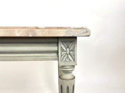 null Table basse rectangulaire de style Louis XVI, XXe, bois mouluré, sculpté et...