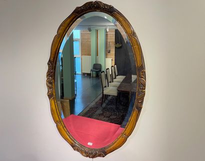 Miroir ovale, début XXe, bois sculpté et...