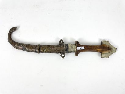 null Poignard maghrébin, probablement XIXe, bois et métal gravé, l. 41 cm [altér...