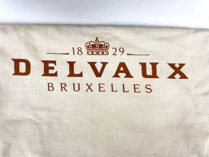 DELVAUX - BRUXELLES Sac-baluchon à bandoulière en cuir grainé noir partiellement...
