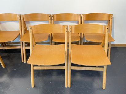 HYLLINGE MØBLER - DANEMARK Suite de dix chaises pliantes, circa 1980, contreplaqué...