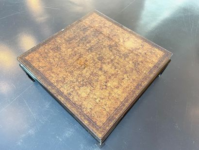null Coffee table in the Far Eastern taste in blackened wood and checkerboard decoration...