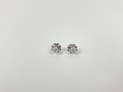 STEVENART (Bijouterie) In their original case, pair of earrings in white gold (750...