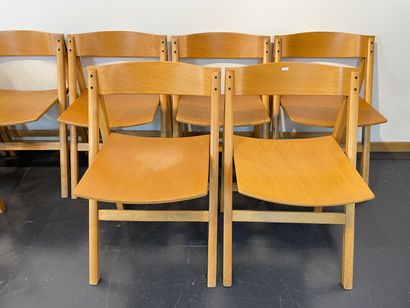 HYLLINGE MØBLER - DANEMARK Suite of ten folding chairs, circa 1980, thermoformed...