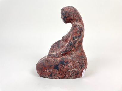 ANONYME "Maternité", XXe, sujet en céramique tachetée, h. 23 cm.
