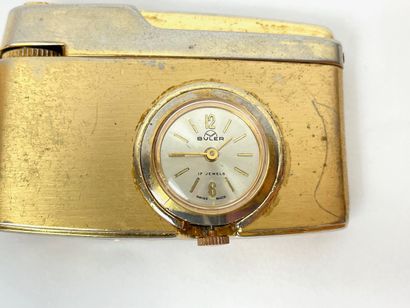 LONGINES - SUISSE Deux montres-bracelets ; on y joint un briquet-horloge de marque...