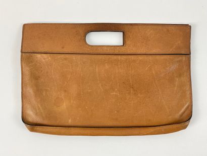 DELVAUX - BRUXELLES Beige leather pouch, with cover, 22x34,5 cm [used condition]...