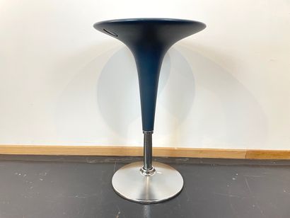 GIOVANNONI Stefano (1954-) / MAGIS - ITALY High pedestal table and four Bombo adjustable...