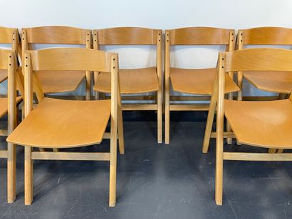 HYLLINGE MØBLER - DANEMARK Suite of ten folding chairs, circa 1980, thermoformed...