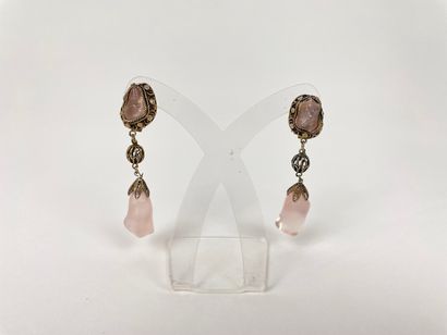 null Two pairs of earrings in pink tones.