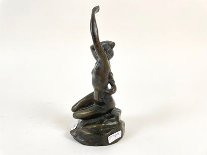 ANONYME "Baigneuse", XXe, épreuve en bronze patiné, h. 20 cm.