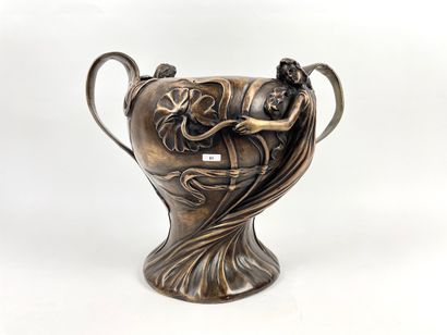 Grand vase ansé de style Art nouveau aux...