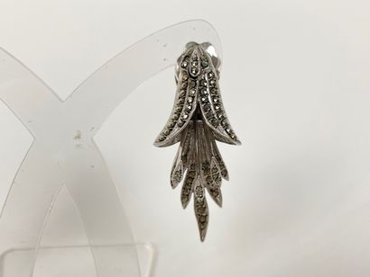 null Pair of silver earrings set with rhinestones.