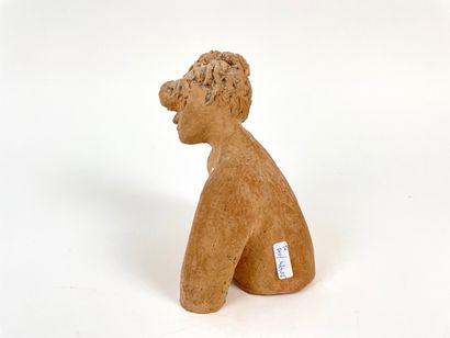 ANONYME "Bustes de femme", XXe-XXIe, trois sculptures en terre cuite, h. 26 cm, 25...