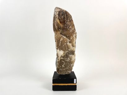 ÉCOLE CONTEMPORAINE "Visage", XXe-XXIe, sculpture en pierre sur socle de bois partiellement...