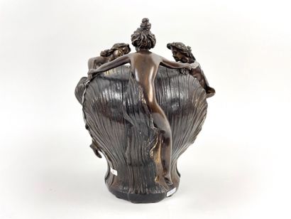 null Art nouveau style vase with nymphs in the round, 20th century, patinated bronze,...