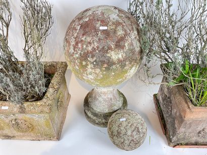 null Pair of quadrangular planters, cushion ball and sphere, 20th-21st century, terracotta,...