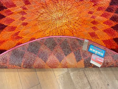 DESSO - HOLLAND Vintage round rug with rose pattern, circa 1970, wool, label, d....