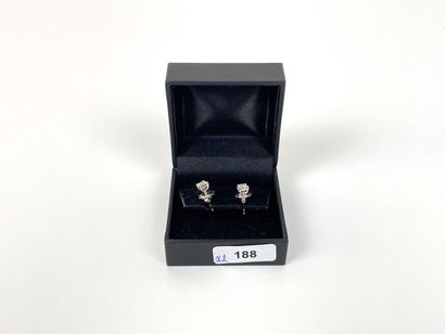 STEVENART (Bijouterie) In their original case, pair of earrings in white gold (750...