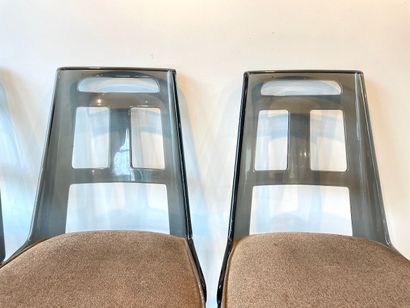null Suite de quatre chaises Vintage en plexiglas fumé et métal chromé, h. 85 cm...