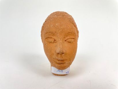 ANONYME "Têtes", XXe-XXIe, trois sculptures en terre cuite, h. 25,5 cm, 18 cm et...