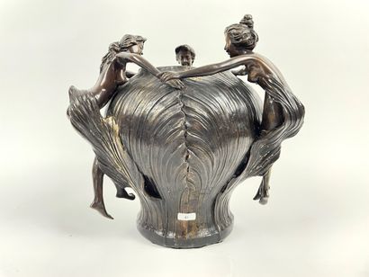 null Art nouveau style vase with nymphs in the round, 20th century, patinated bronze,...