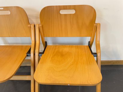 HYLLINGE MØBLER - DANEMARK Suite of six folding chairs, circa 1980, thermoformed...