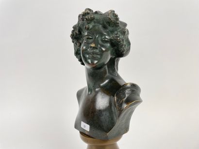 LAMBEAUX Jef (1852-1908) "Bacchante", début XXe, buste en bronze patiné sur socle...