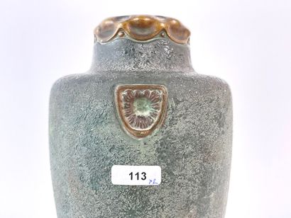 AUSTRIA Paire de vases Sécession, début XXe, céramique à patine vert antique et vieil...