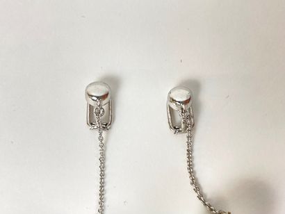 null Pair of dangling earrings set with a pearl and a rhinestone, h. 6,5 cm.